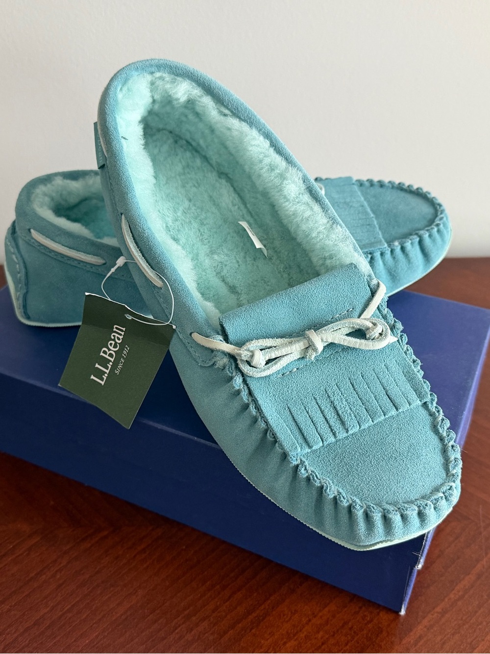 L.L. Bean Women's Teal Moccasin Slippers Real Sheepskin shearling Lining Size 9